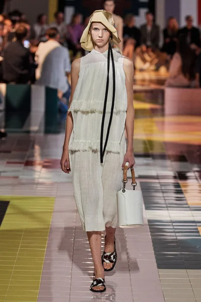 Look 7